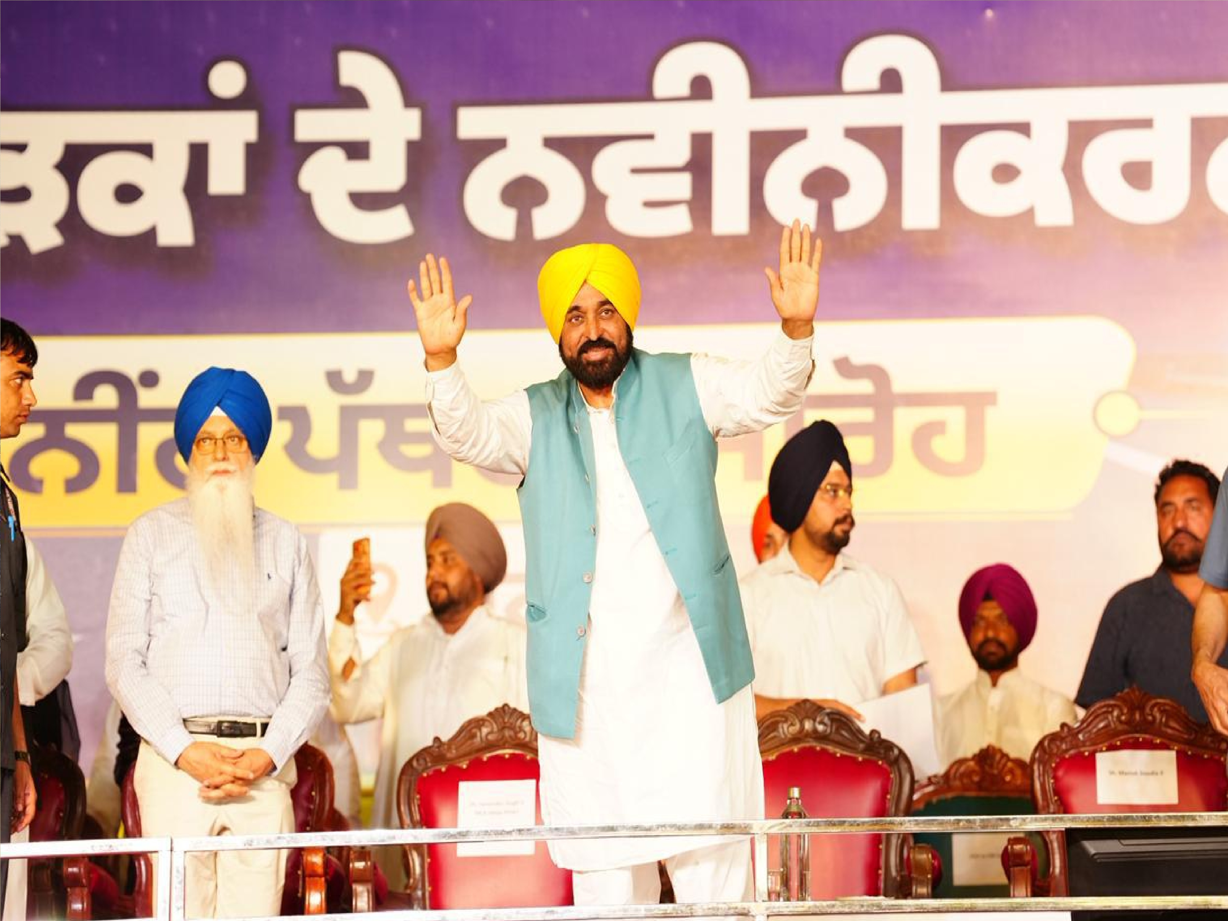 शहरों से लेकर छोटे कस्बों तक, लाखों के बिल वाले मरीज अब बिना कोई भुगतान किए अस्पताल से इलाज लेकर वापस घरों को लौट रहे