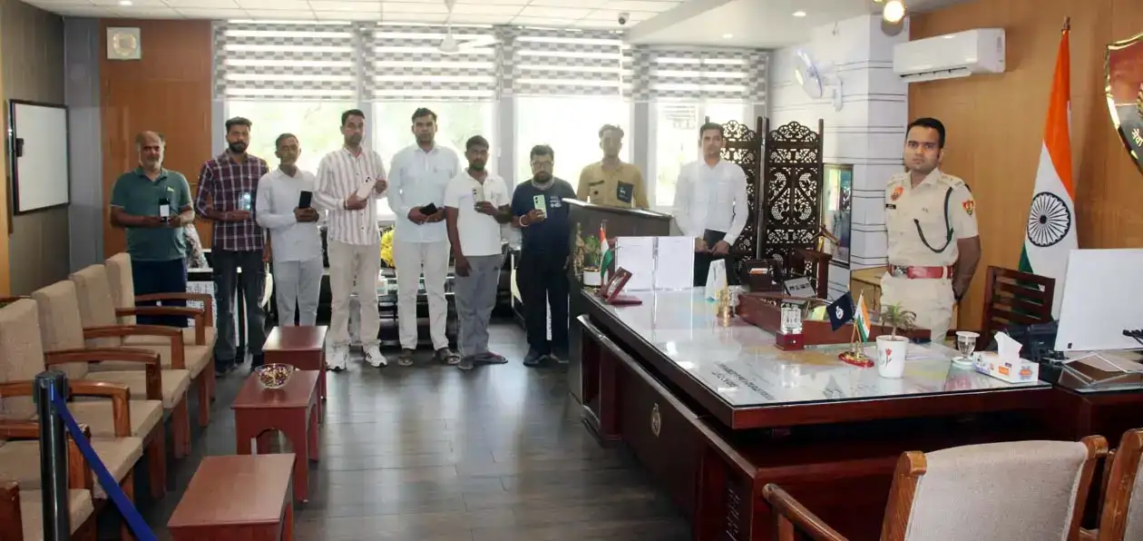 Hisar: हिसार पुलिस ने गुमशुदा मोबाइल फोन बरामद कर असली मालिकों को लौटाए