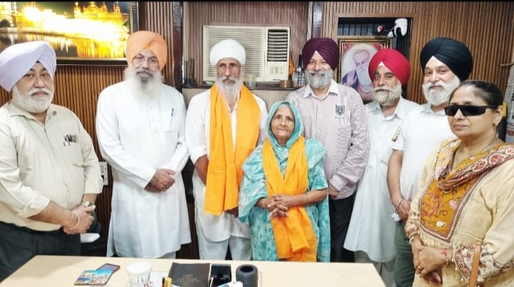 Amritsar: अमृतसर में वर्ल्ड सिख मिलिट्री शहीद यादगारी कमेटी इटली के सदस्य मनजिंदर सिंह का सम्मान