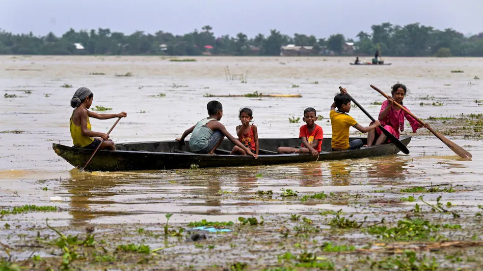 Guwahati: असम में बाढ़ का पानी उतरा, अब गाद-सफाई और तबाह घर-खेत संवारने की चुनौती; 4 जिलों में 16,922 लोग प्रभावित