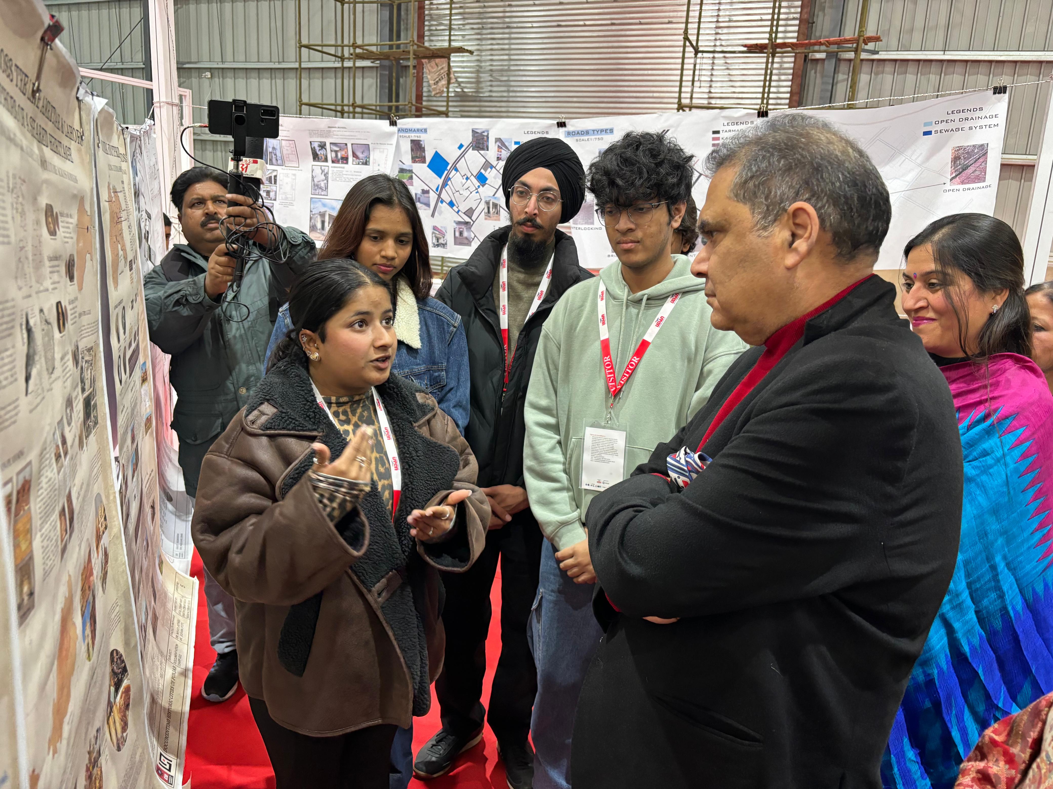 कैबिनेट मंत्री संजीव अरोड़ा ने इंटेक्स्ट एक्सपो 2026 का किया दौरा, 250 से अधिक कंपनियों ने नई तकनीक का किया प्रदर्शन