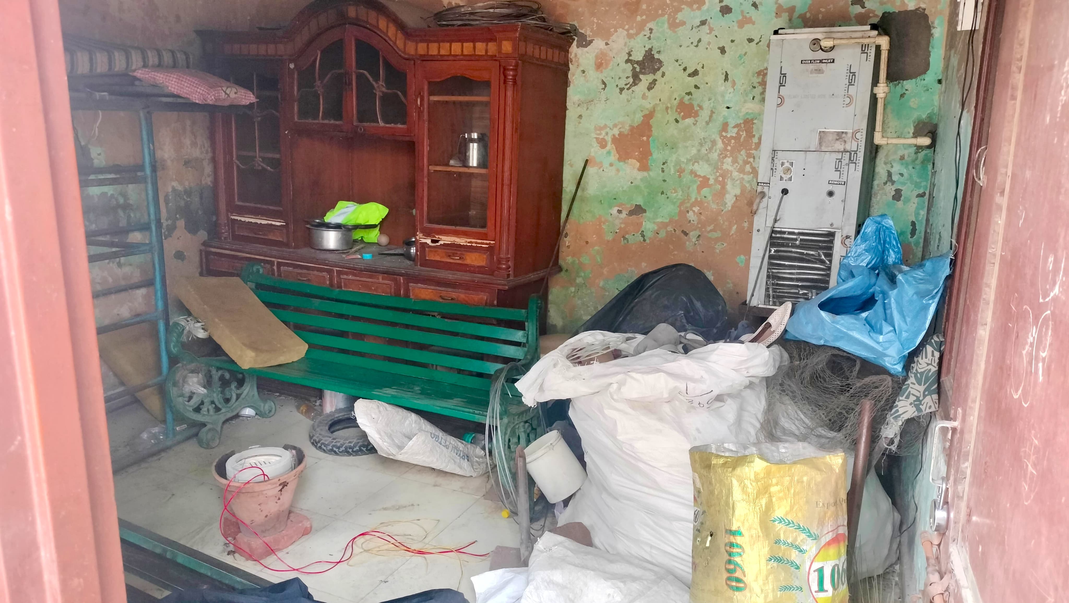 18 साल में उजड़ गई सरकारी लाइब्रेरी, पढ़ाई की जगह बना नशेड़ियों का अड्डा