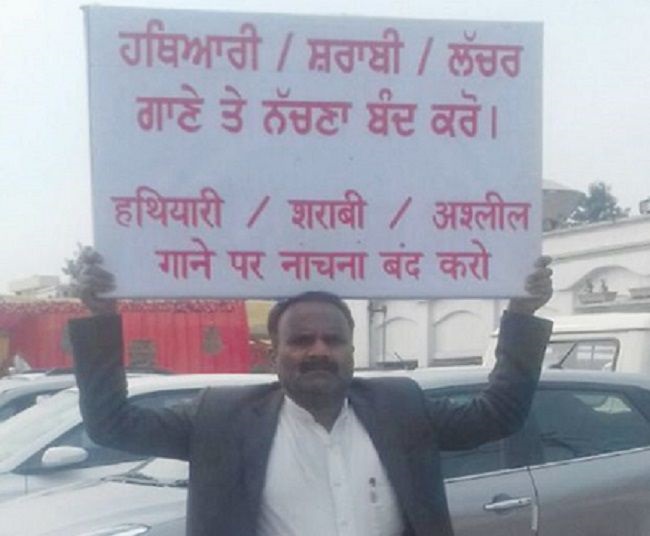 चंडीगढ़ के प्रोफेसर की आपत्ति के बाद सुनिधि चौहान के कुछ गानों पर सवाल, गोवा शो से पहले नोटिस जारी