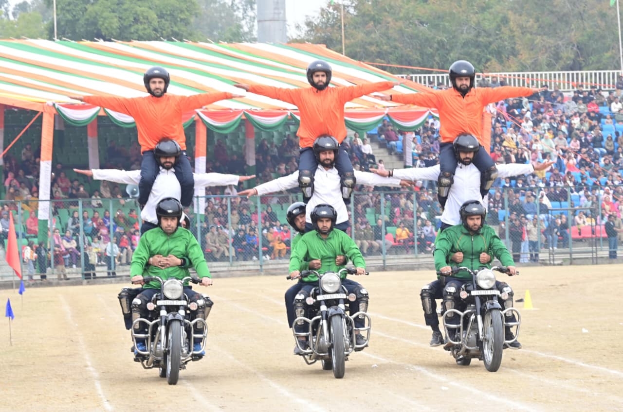जम्मू में उपराज्यपाल मनोज सिन्हा ने फहराया राष्ट्रीय ध्वज