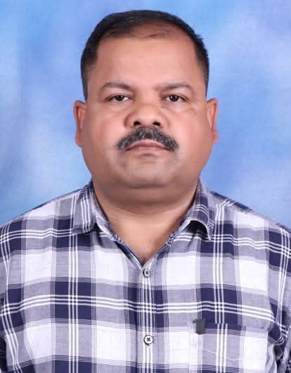 पोल्ट्री फार्म चौक के पास रेलवे ब्रिज के नजदीक गंदगी का अंबार, सफाई की उठी मांग