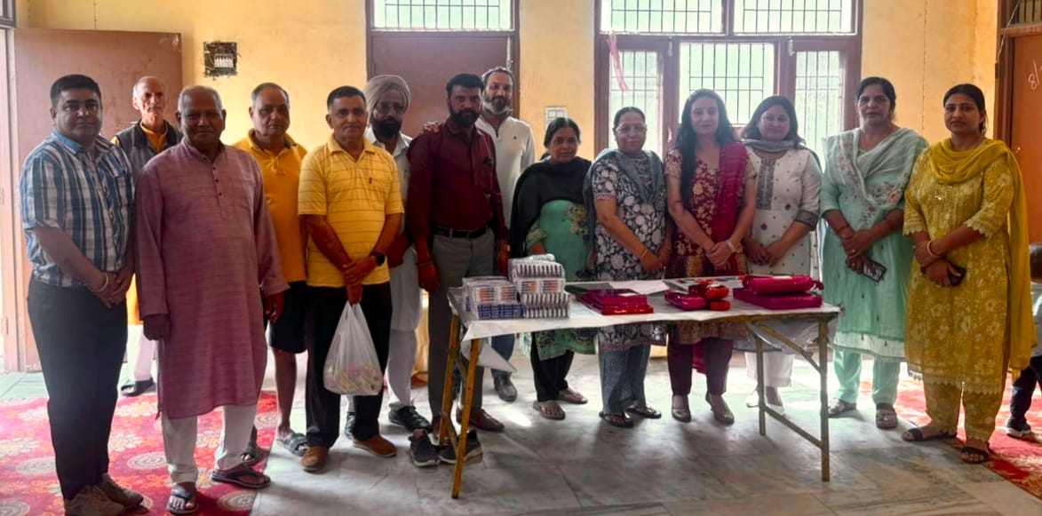लक्ष्मी एन्क्लेव में शहीद दिवस पर ड्राइंग प्रतियोगिता, बच्चों ने चित्रों से दी शहीदों को श्रद्धांजलि