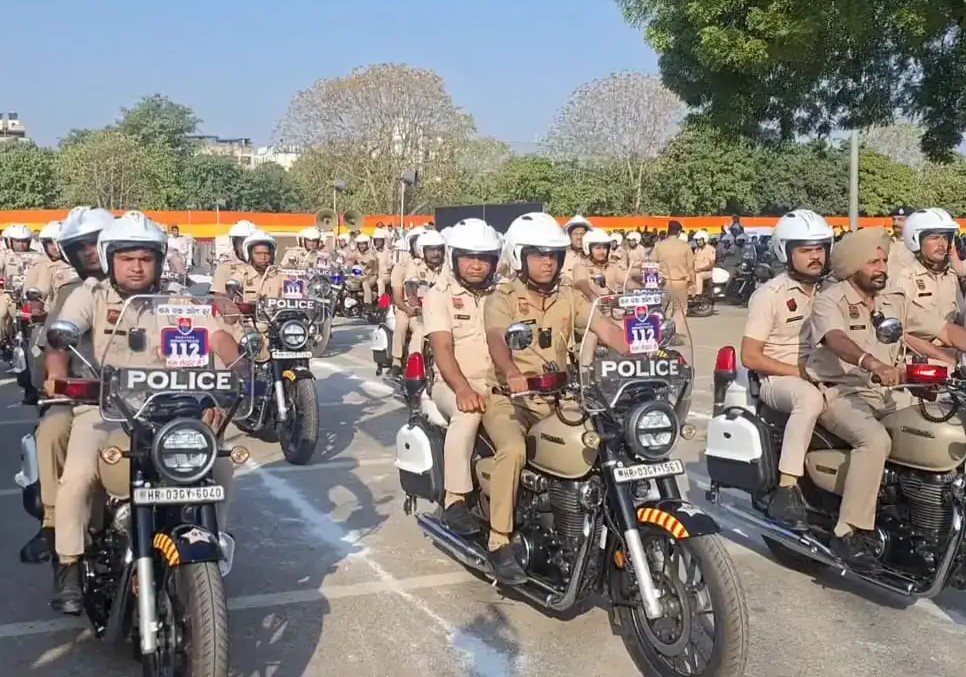 Gurugram: मुख्यमंत्री नायब सैनी ने हरियाणा पुलिस के 312 नए वाहनों को दिखाई हरी झंडी, पुलिस विभाग को मिली बड़ी सौगात