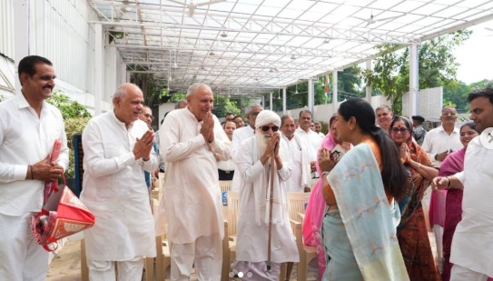 New Delhi: ककरोला निवासियों ने द्वारका स्टेशन का नाम बदलने पर मुख्यमंत्री रेखा गुप्ता का जताया आभार