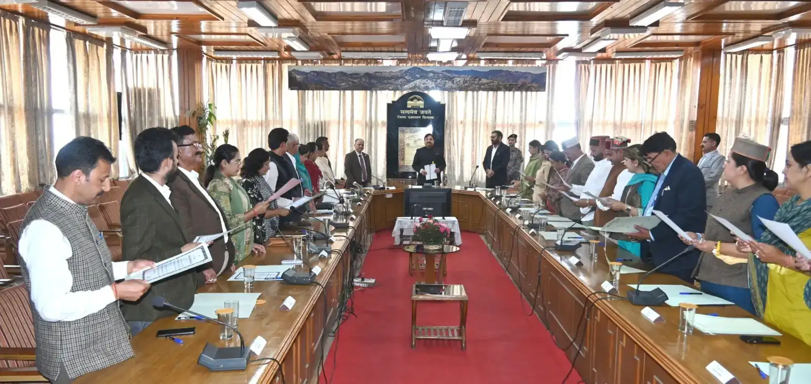 Shimla: शिमला जिला परिषद शपथ समारोह बना चर्चा का केंद्र, भाजपा के हंगामे से गरमाई सियासत