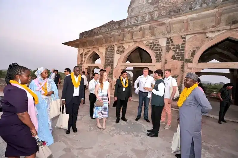 Indore: ब्रिक्स देशों के कृषि मंत्री मांडू पहुंचे, ऐतिहासिक स्थलों का किया अवलोकन