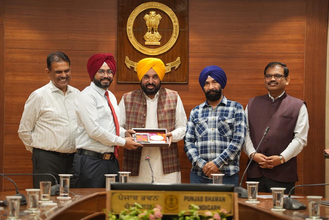 Chandigarh: मान सरकार ने UPSC सफल उम्मीदवारों को किया सम्मानित, आम परिवारों के बच्चों की सफलता की सराहना