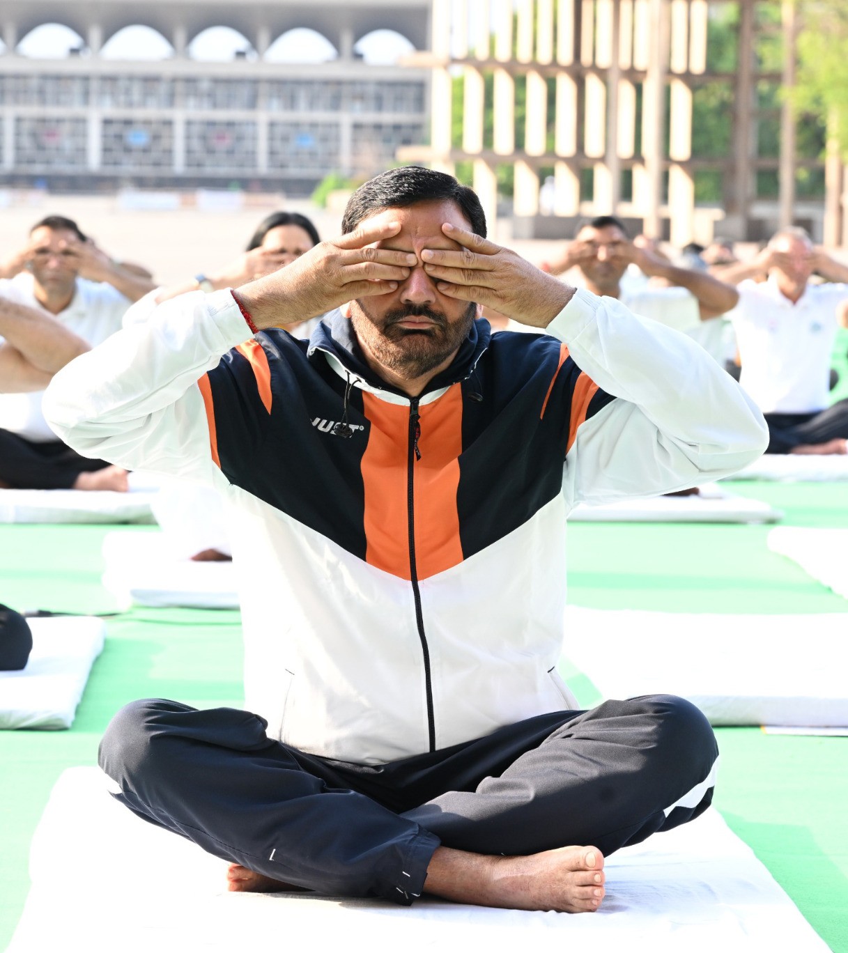 Chandigarh: मुख्यमंत्री श्री नायब सिंह सैनी ने विस अध्यक्ष के साथ विस परिसर में किया योग प्रोटोकॉल का अभ्यास