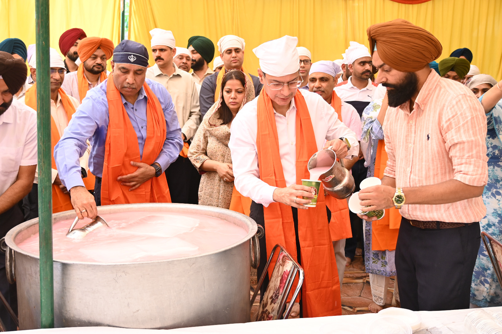 Chandigarh: पंजाब पुलिस द्वारा श्री गुरु अर्जन देव जी के शहीदी दिवस को समर्पित ‘छबील’ लगाई गई