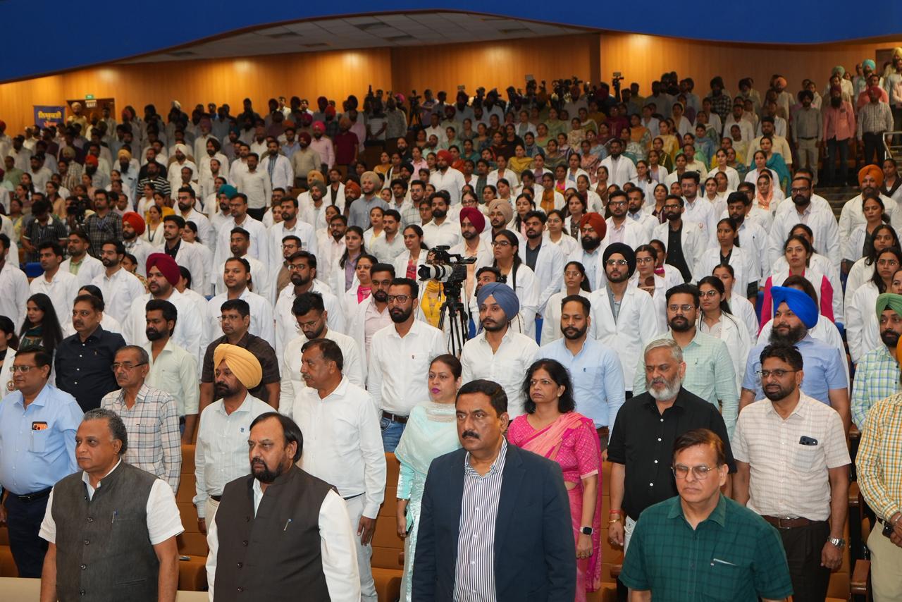 Mohali: मुख्यमंत्री भगवंत मान ने 523 युवाओं को सौंपे नियुक्ति पत्र, पारदर्शी भर्ती का दावा
