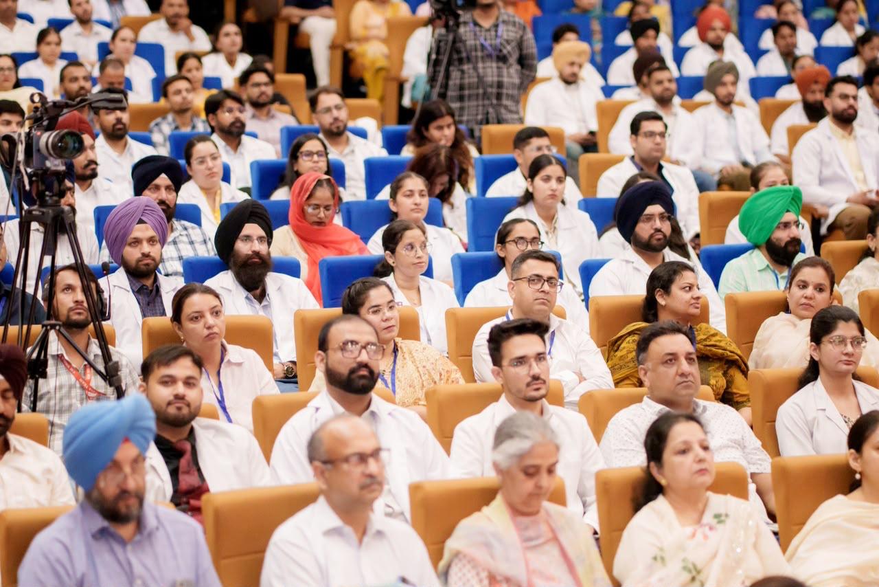 Mohali: मुख्यमंत्री भगवंत मान ने 523 युवाओं को सौंपे नियुक्ति पत्र, पारदर्शी भर्ती का दावा