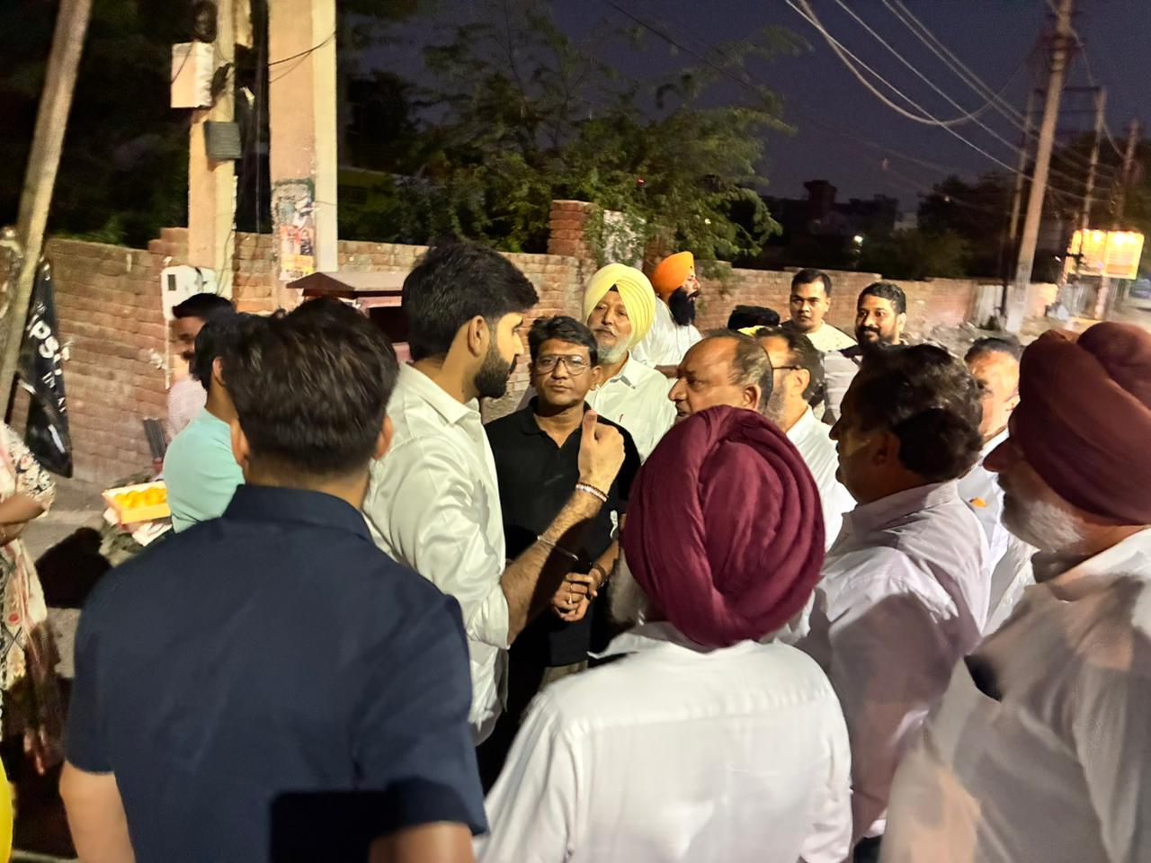 Bathinda: मेयर मेहता द्वारा ग्रीन सिटी रोड पर नई स्ट्रीट लाइटों का शुभारंभ