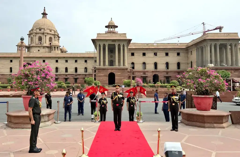 New Delhi: सेनाध्यक्ष जनरल धीरज सेठ ने संभाला कार्यभार, बोले- स्वदेशी तकनीक से जीतेंगे भविष्य के युद्ध