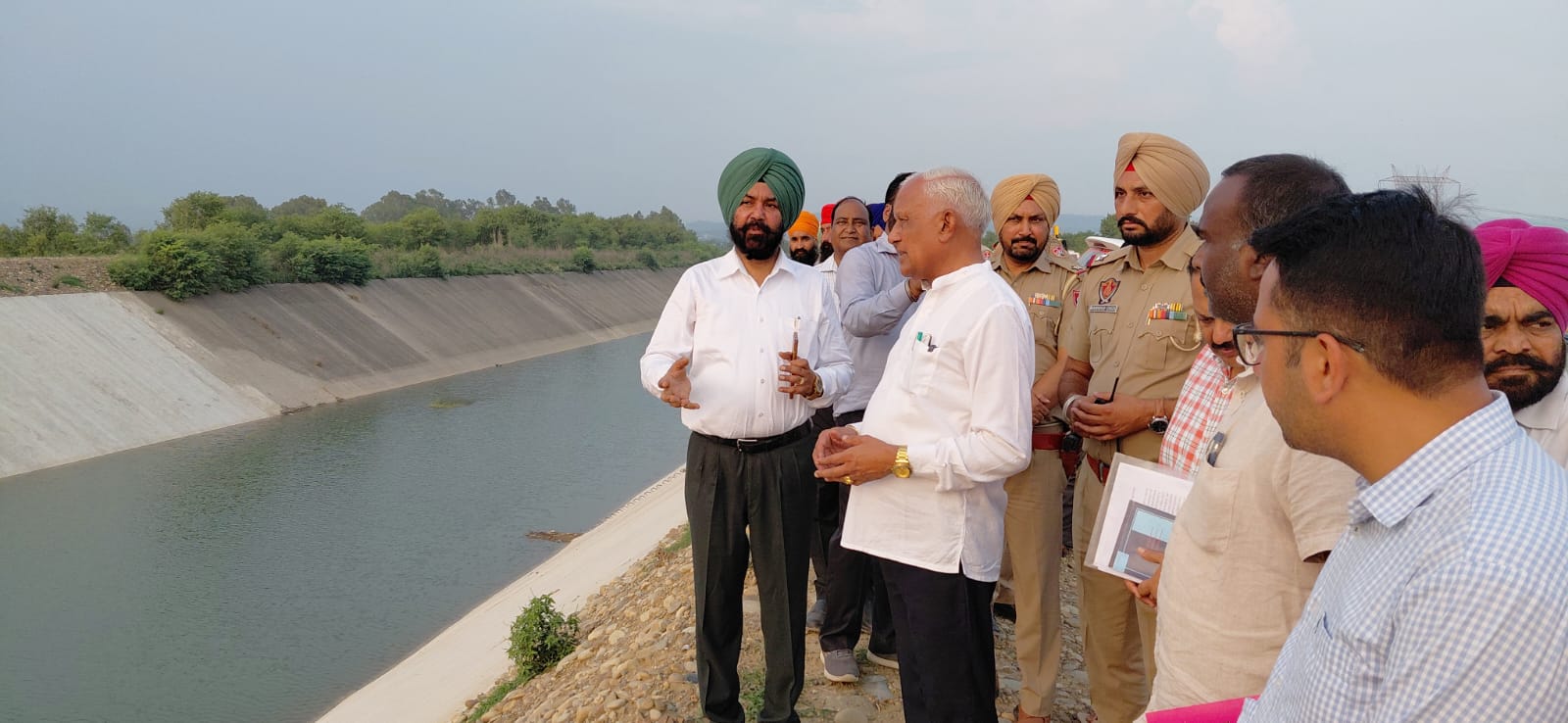 Pathankot: शाहपुरकंडी के दो वाटर चैनल शुरू, जल संसाधन मंत्री बरिंदर गोयल ने किया उद्घाटन, 13 हजार एकड़ जमीन को मिलेगा नहरी पानी