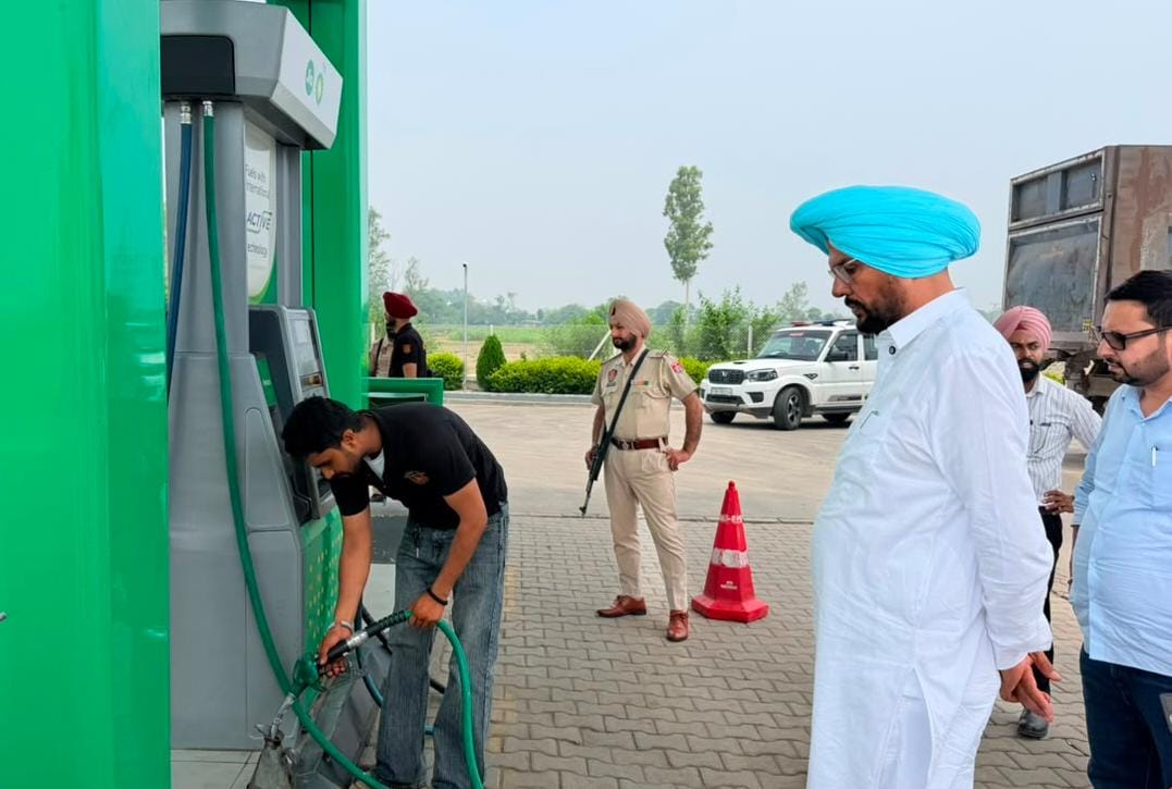 Amritsar: अजनाला में पेट्रोल पंपों की जांच, इथेनॉल मिश्रित पेट्रोल के लिए लिए गए सैंपल