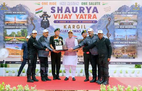 New Delhi: कारगिल विजय दिवस से पहले ‘शौर्य विजय यात्रा’ रवाना, राजनाथ सिंह ने दिखाई हरी झंडी
