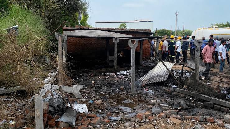 Ahmedabad: अहमदाबाद में अवैध पटाखा फैक्टरी में भीषण विस्फोट, 8 की मौत; 15 घायल