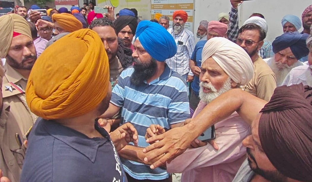 Jagraon: महिला मरीज की हालत बिगड़ने पर डॉक्टर के खिलाफ प्रदर्शन, परिवार ने लगाए गंभीर आरोप; अस्पताल प्रबंधन ने दी सफाई