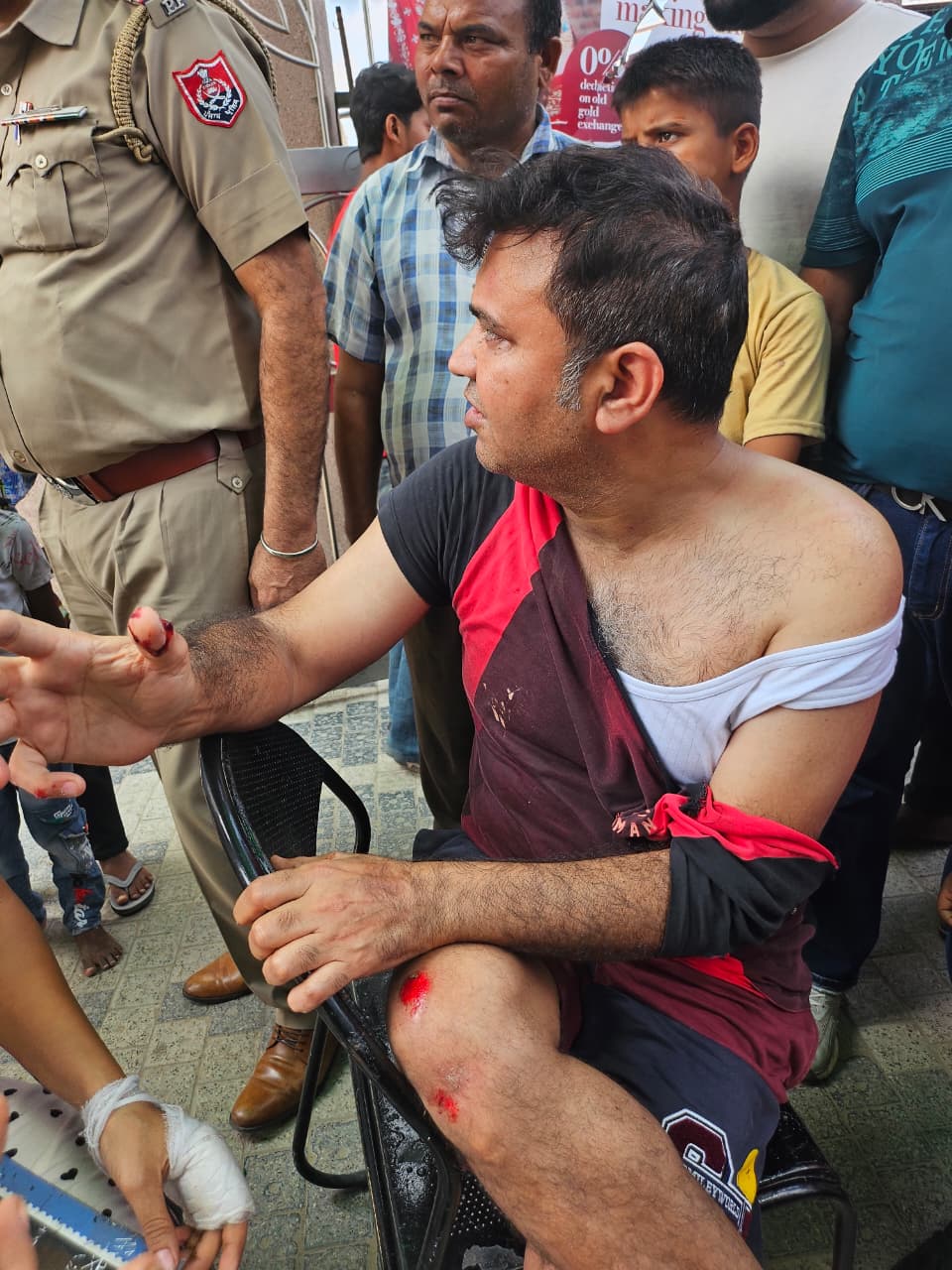 Zirakpur: जीरकपुर की मायागार्डन सिटी में तलवारें चलीं, फ्लैट विवाद को लेकर पूर्व किरायेदारों पर गंभीर आरोप