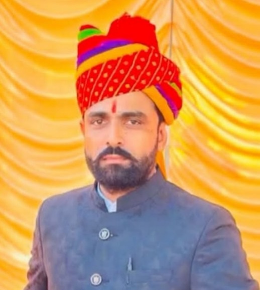 मोबाइल कारोबारी ने पहले शॉप में लगाई आग, फिर शटर बंद कर भागा, बाद में मचाया शोर, सीसीटीवी ने खोल दी पोल