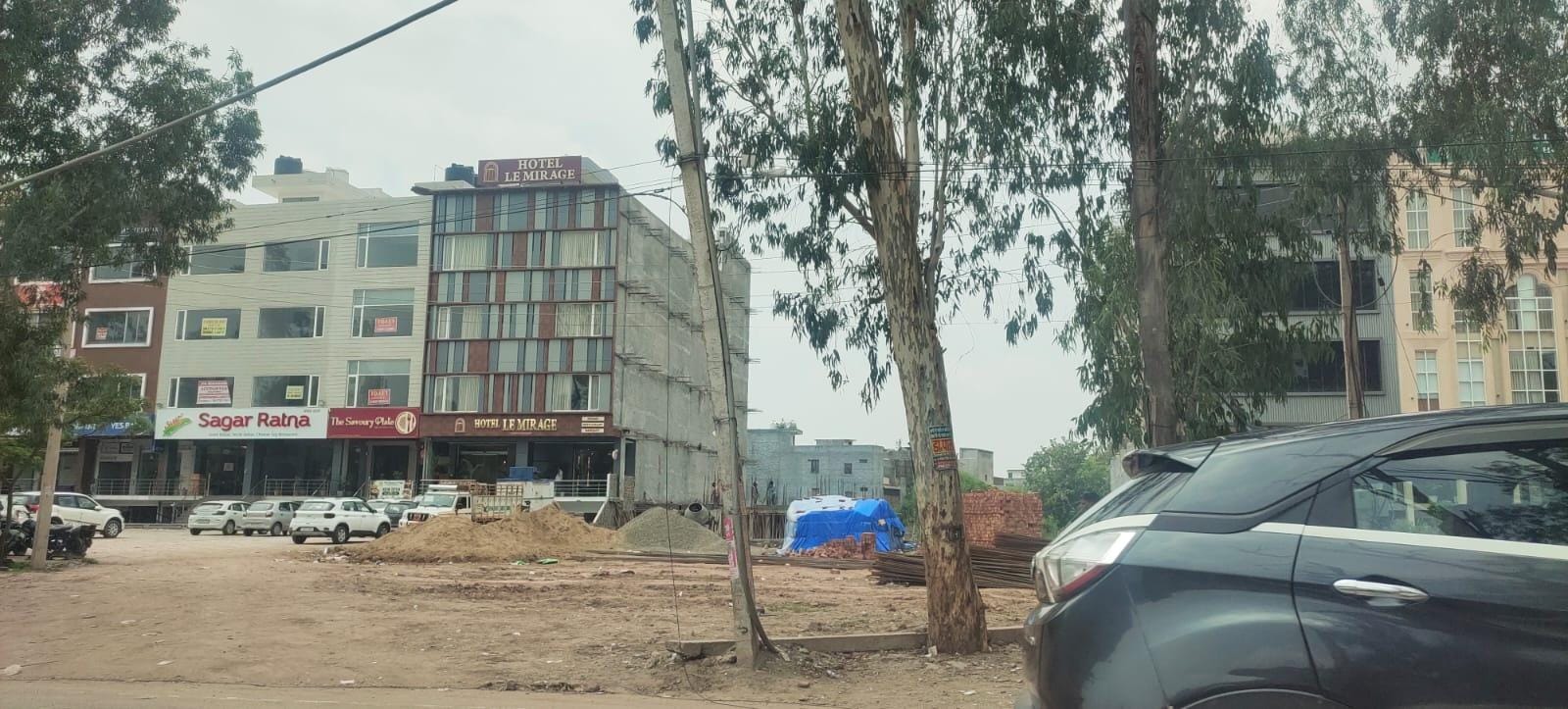 Zirakpur: जीरकपुर में जमीन विवाद ने पकड़ा तूल, कब्जे को लेकर दोनों पक्षों के दावे आमने-सामने