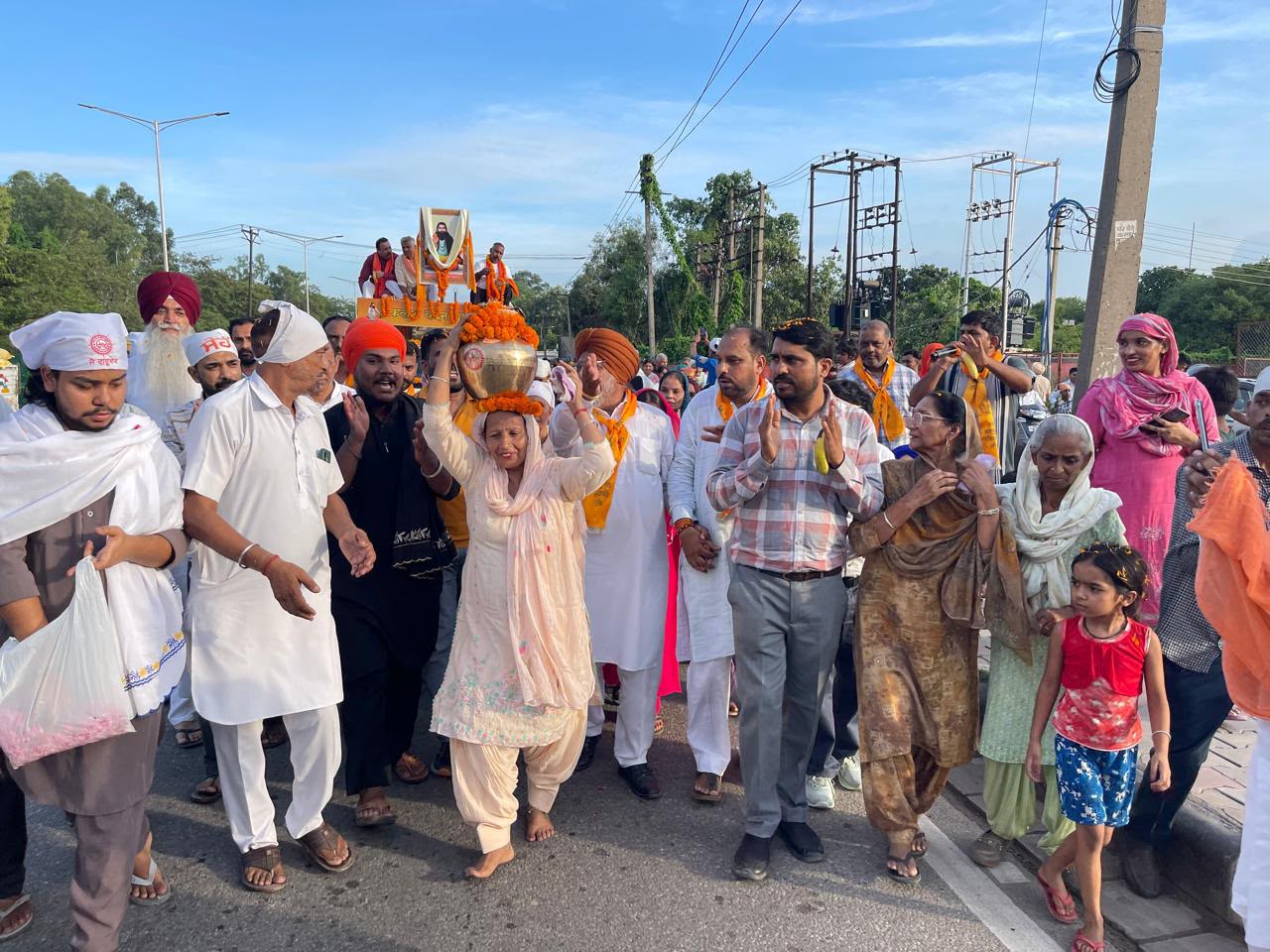 Chandigarh: गुरु रविदास जी की 650वीं जयंती पर आस्था का संगम, चंडीगढ़ में पवित्र कलश यात्रा का श्रद्धालुओं ने किया स्वागत