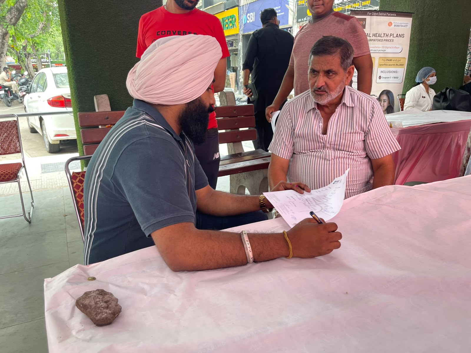 Chandigarh: जनसेवा की मिसाल: सर्वविताएं फाउंडेशन ने लगाया मुफ्त मेडिकल कैंप, सैकड़ों लोगों को मिला स्वास्थ्य लाभ