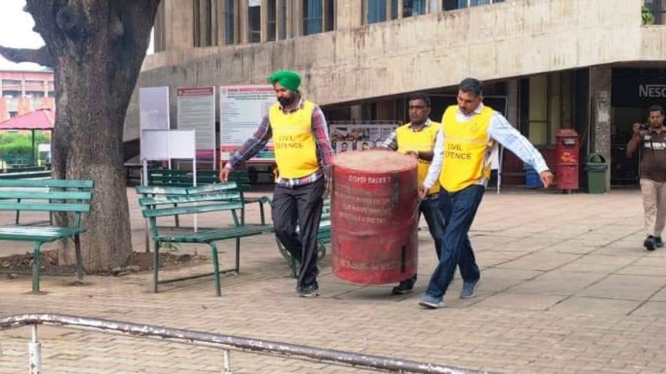 Chandigarh: स्वतंत्रता दिवस की सुरक्षा को लेकर चंडीगढ़ अलर्ट, पंजाब यूनिवर्सिटी में मॉक ड्रिल