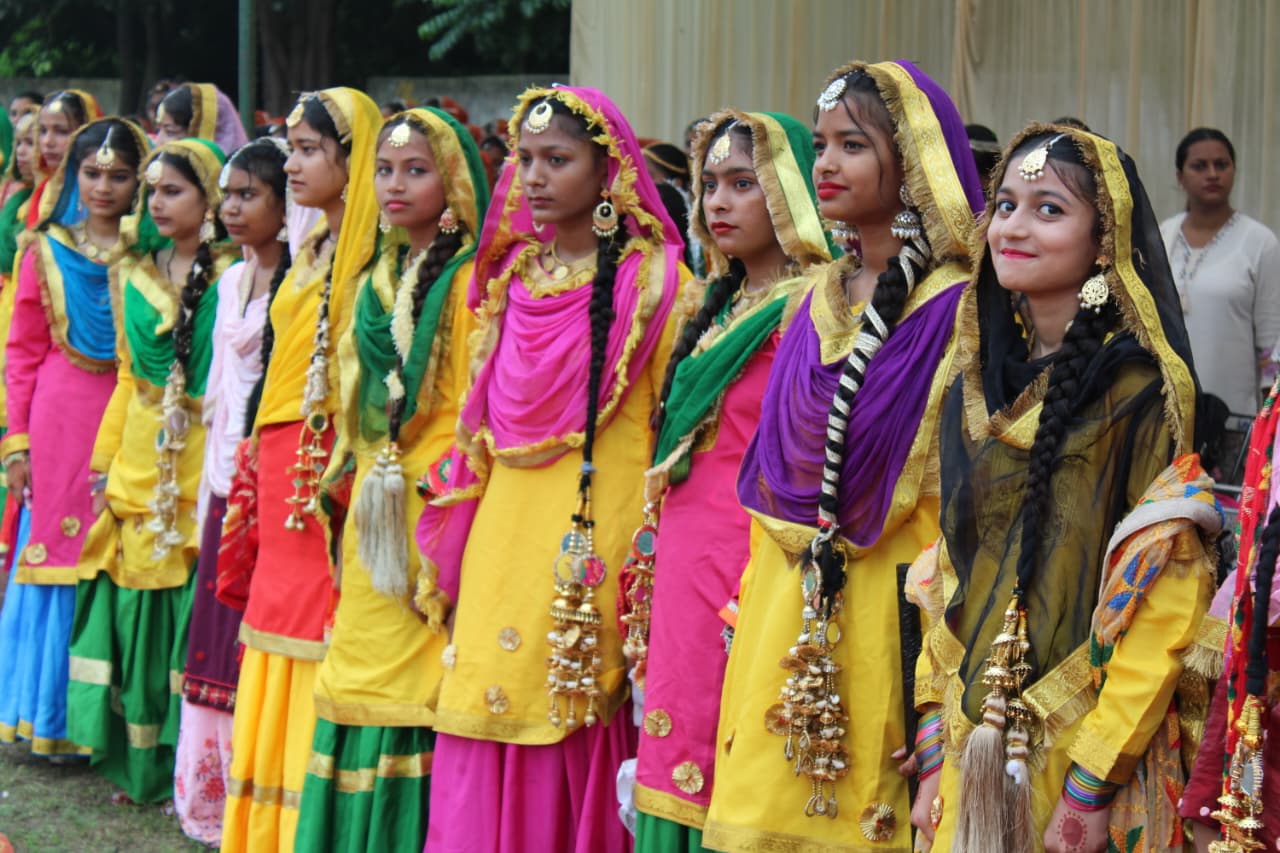 Dera Bassi: शहीद परिवारों को सम्मान, बच्चों की रंगारंग प्रस्तुतियों ने मोहा मन; विधायक रंधावा ने क्षेत्रवासियों को दी स्वतंत्रता दिवस की शुभकामनाएं