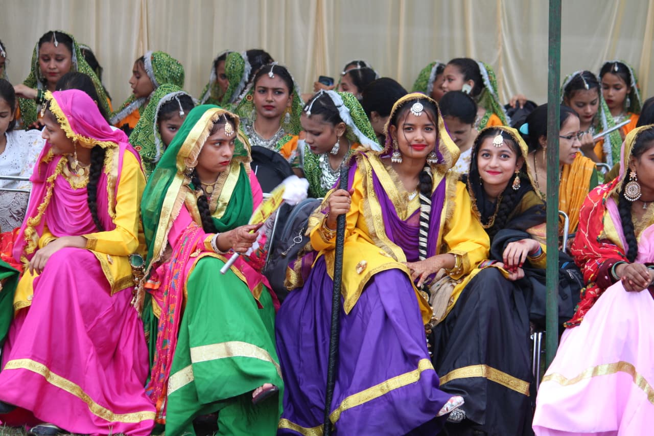 Dera Bassi: शहीद परिवारों को सम्मान, बच्चों की रंगारंग प्रस्तुतियों ने मोहा मन; विधायक रंधावा ने क्षेत्रवासियों को दी स्वतंत्रता दिवस की शुभकामनाएं