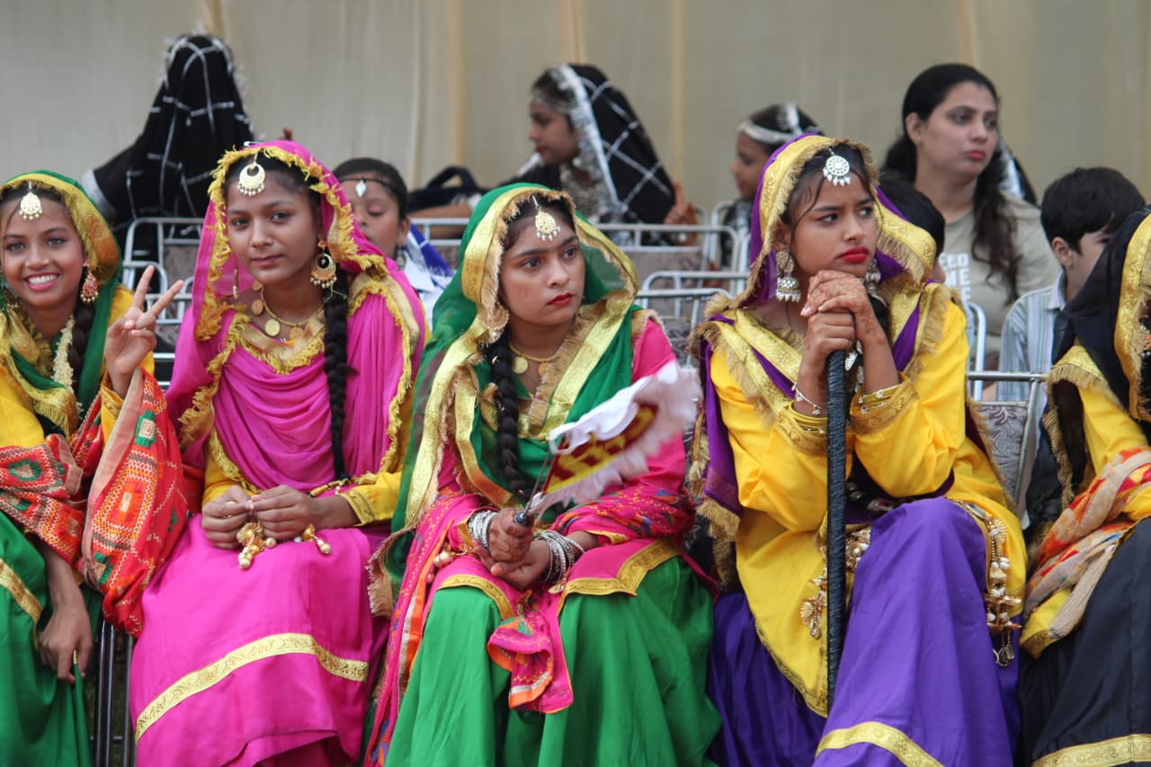 Dera Bassi: शहीद परिवारों को सम्मान, बच्चों की रंगारंग प्रस्तुतियों ने मोहा मन; विधायक रंधावा ने क्षेत्रवासियों को दी स्वतंत्रता दिवस की शुभकामनाएं