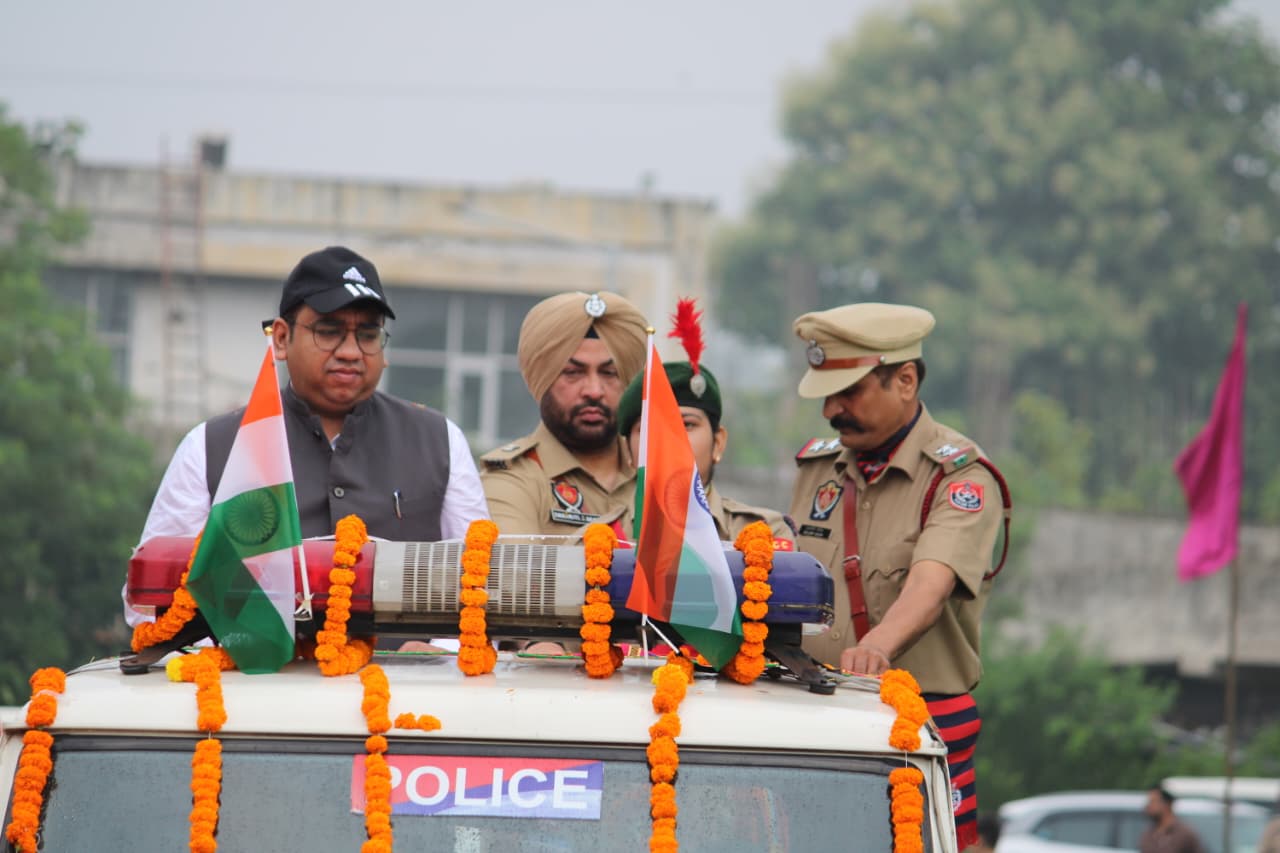 Dera Bassi: शहीद परिवारों को सम्मान, बच्चों की रंगारंग प्रस्तुतियों ने मोहा मन; विधायक रंधावा ने क्षेत्रवासियों को दी स्वतंत्रता दिवस की शुभकामनाएं