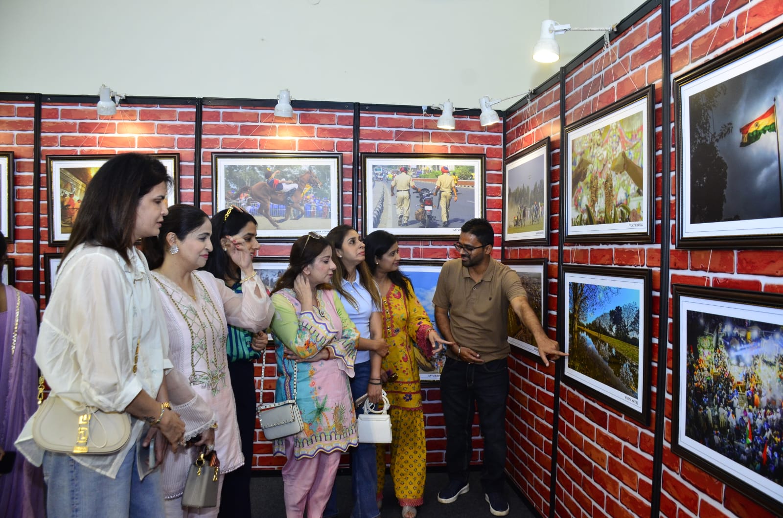 Ludhiana: 42 तस्वीरों में दिखी जिंदगी की पूरी कहानी, लुधियाना फोटो जर्नलिस्ट एसोसिएशन की ‘वन थाउज़ेंड वर्ड्स’ प्रदर्शनी संपन्न